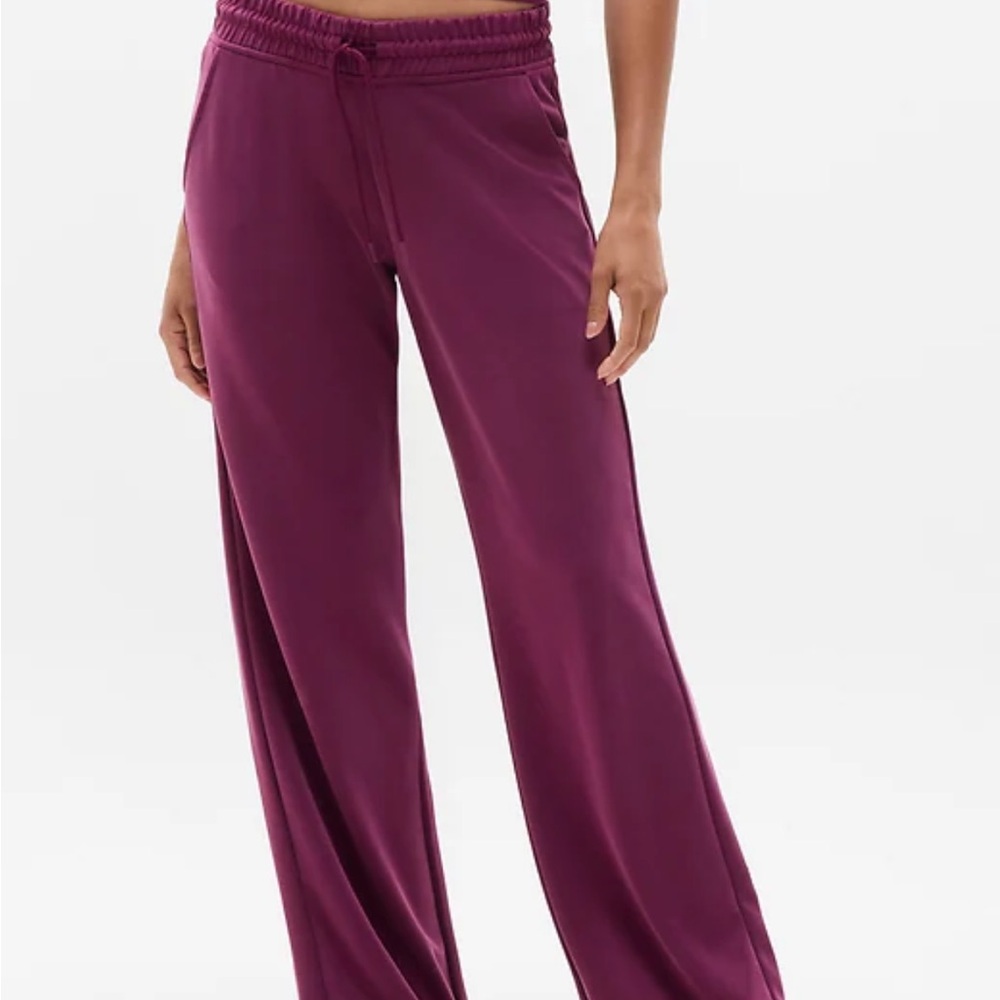 Athleta women’s Seasoft Mid Rise Straight Pant - plum color